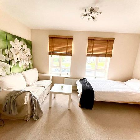 Grays Lakeside Stylish 3 Bedroom House מראה חיצוני תמונה