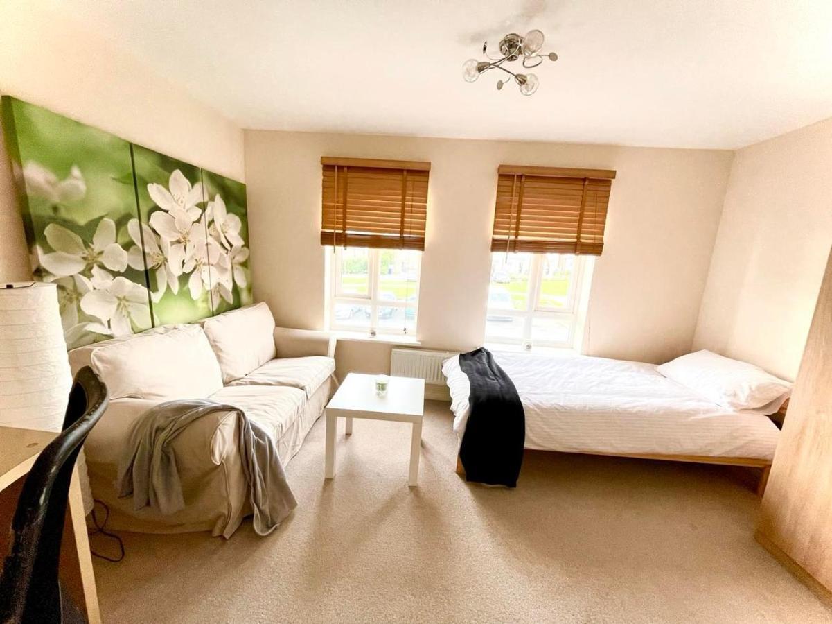 Grays Lakeside Stylish 3 Bedroom House מראה חיצוני תמונה