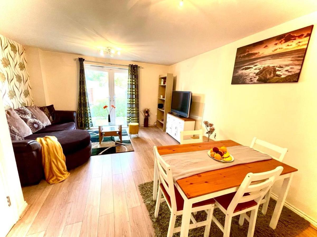 Grays Lakeside Stylish 3 Bedroom House מראה חיצוני תמונה