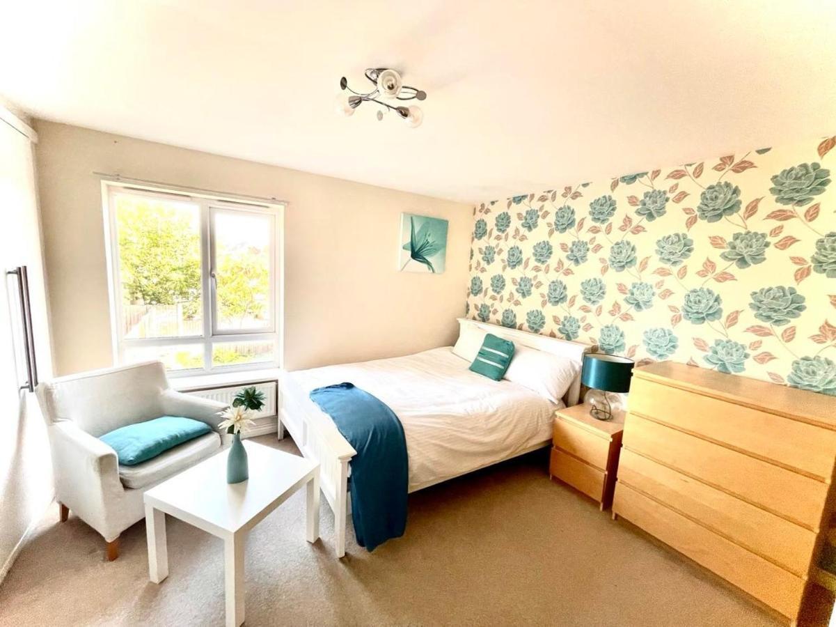 Grays Lakeside Stylish 3 Bedroom House מראה חיצוני תמונה