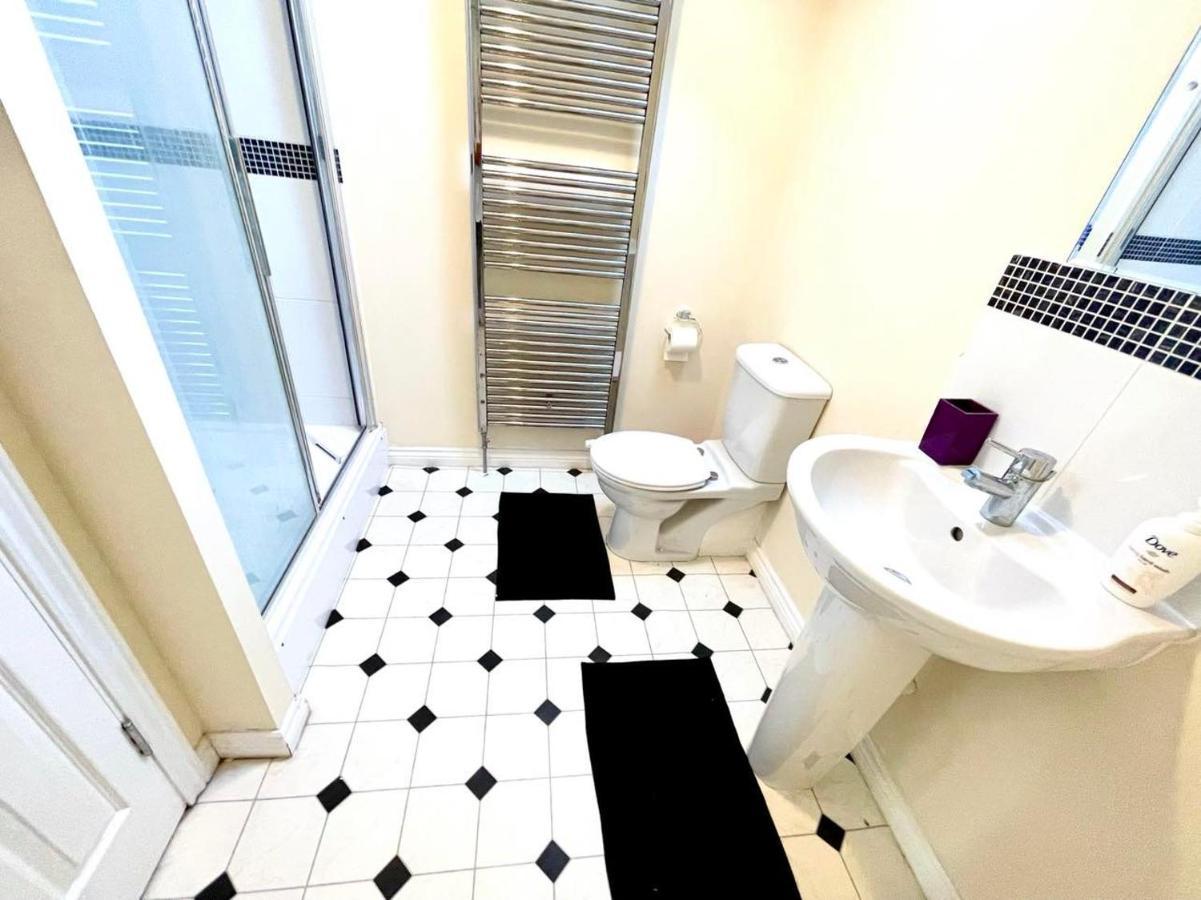 Grays Lakeside Stylish 3 Bedroom House מראה חיצוני תמונה