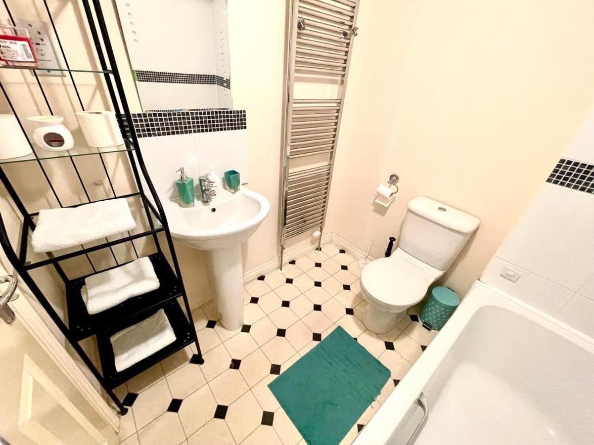 Grays Lakeside Stylish 3 Bedroom House מראה חיצוני תמונה